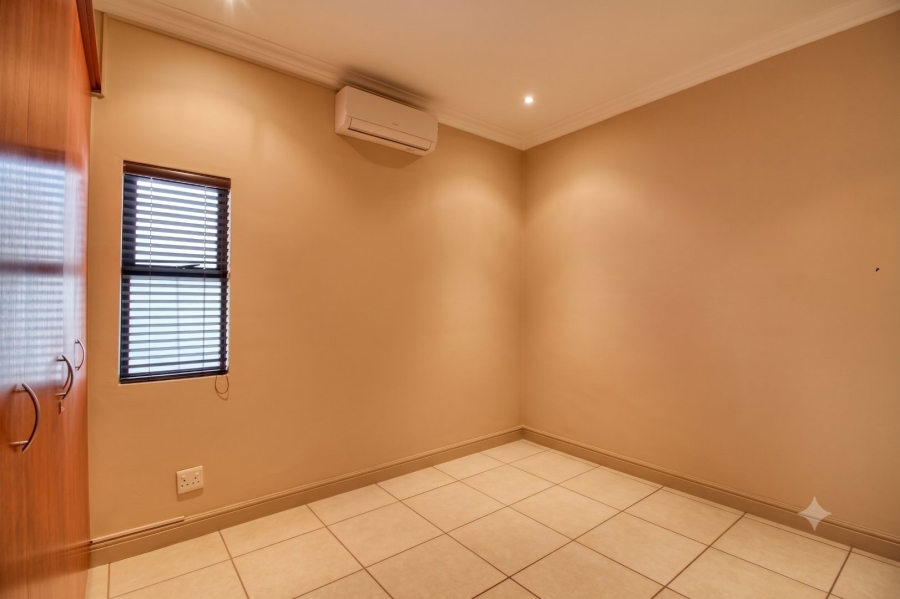 To Let 4 Bedroom Property for Rent in The Islands Estates North West